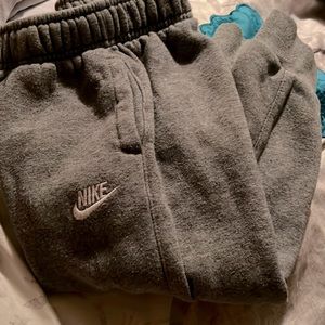 Nike sweat pants size 3t-4t..